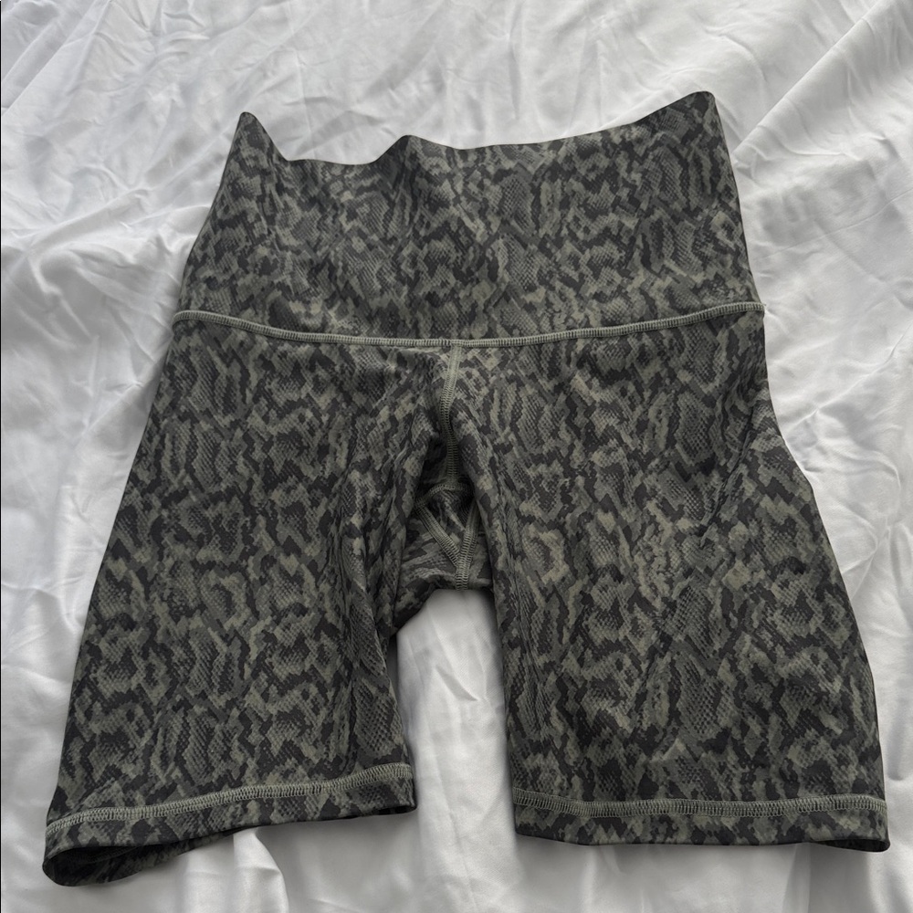 Old Navy Black/Green Snake Pattern Women's Bike Shorts